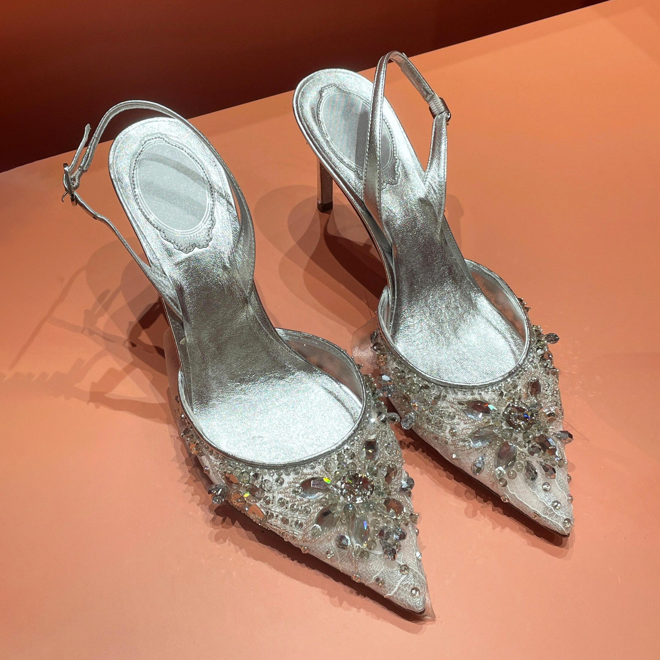 2025新款水钻宝石凉鞋蕾丝尖头细跟高跟鞋法式包头后空婚鞋水晶鞋,女鞋,时装凉鞋,淘宝优惠券,粉丝福利购,淘宝优惠卷