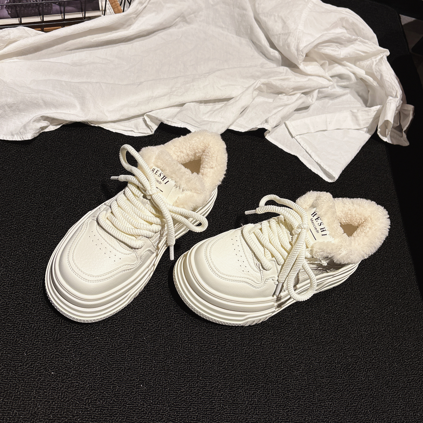 6CM增高~轻便厚底真皮加绒小白鞋