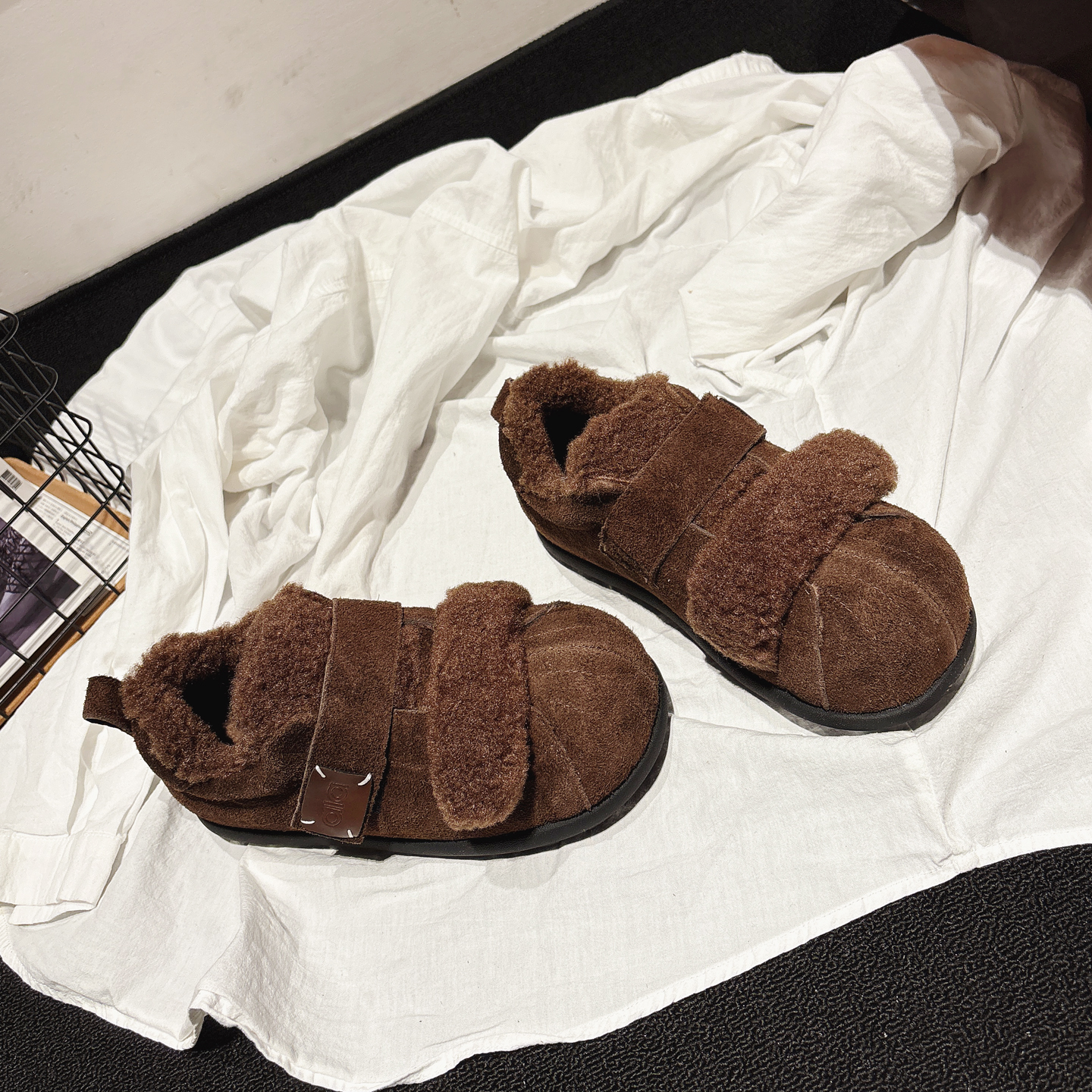 毛茸茸~魔术贴真皮加绒休闲板鞋