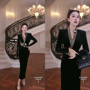 高定风丝绒裙V领收腰+金属刺绣贵气高级感优雅连衣裙秋冬限定裙子