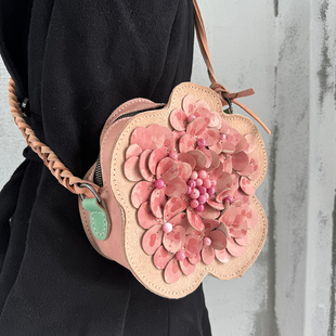 手工真皮包包女2024新款小众设计花朵包高级感单肩斜挎淑女小圆包
