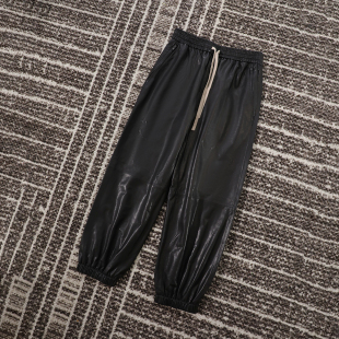 女2024年春秋新款 抽绳松紧腰束脚休闲羊皮裤 简约日常 TOWN TANG
