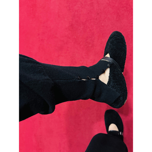 舒适保暖芭蕾毛毛鞋 TANG 羊羔毛玛丽珍 漫步冬日姿态从容 TOWN