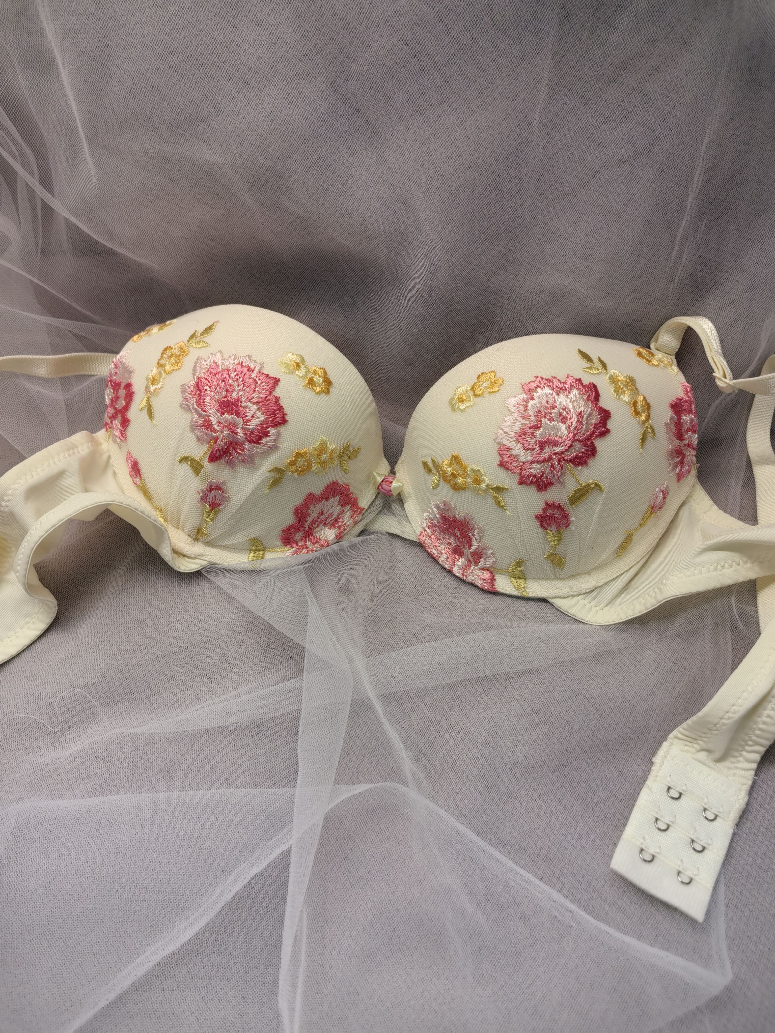 34A日韩欧美内衣文胸有无钢圈聚拢蕾丝多扣有无插垫37