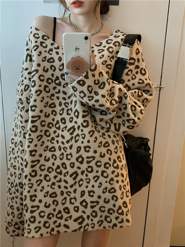 Real price ~ loose Plush sweater