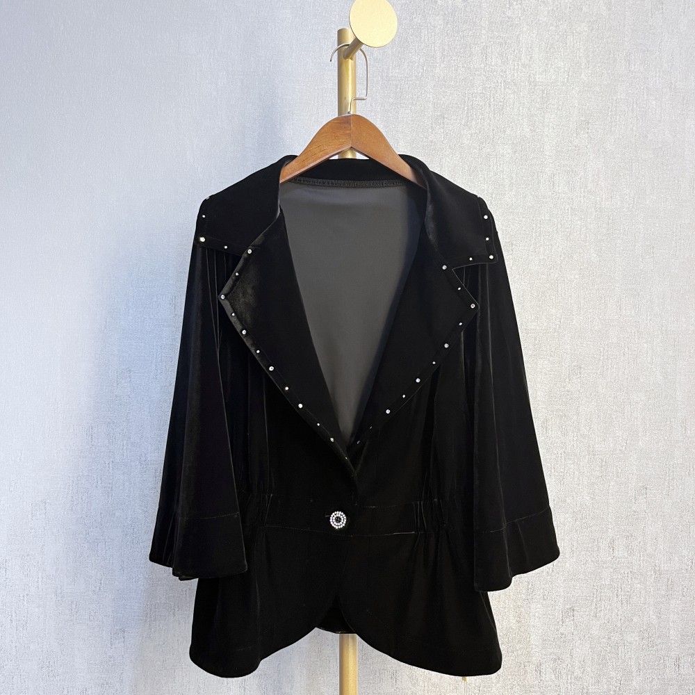 秀巧丝绒外套八分袖黑西服