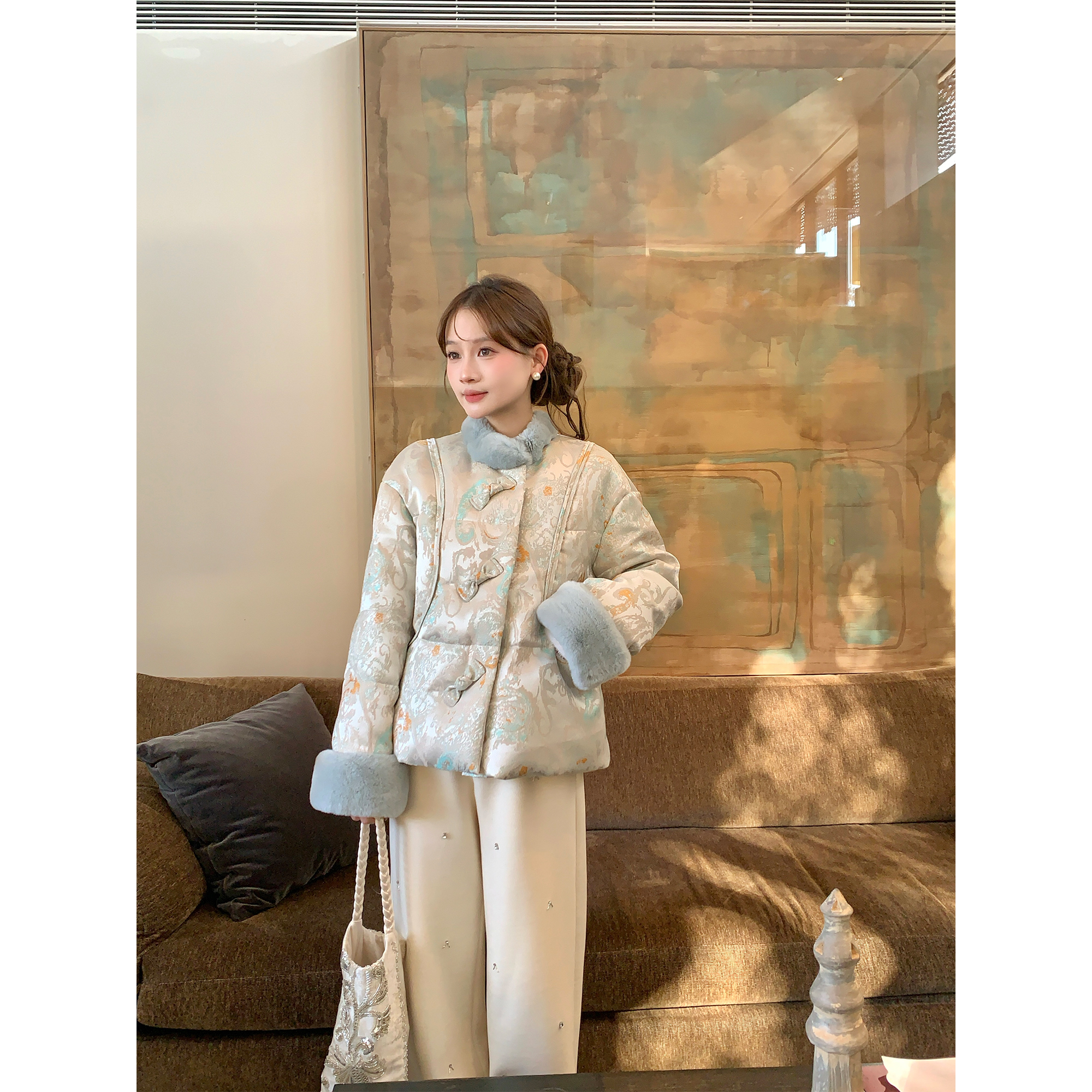 Thecoco 屿芙 柔软兔毛拼接新中式提花90白鸭绒羽绒服女冬短外套