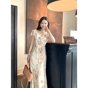 Thecoco v领刺绣印花斜裁连衣裙女夏季立体花朵优雅气质显瘦长裙