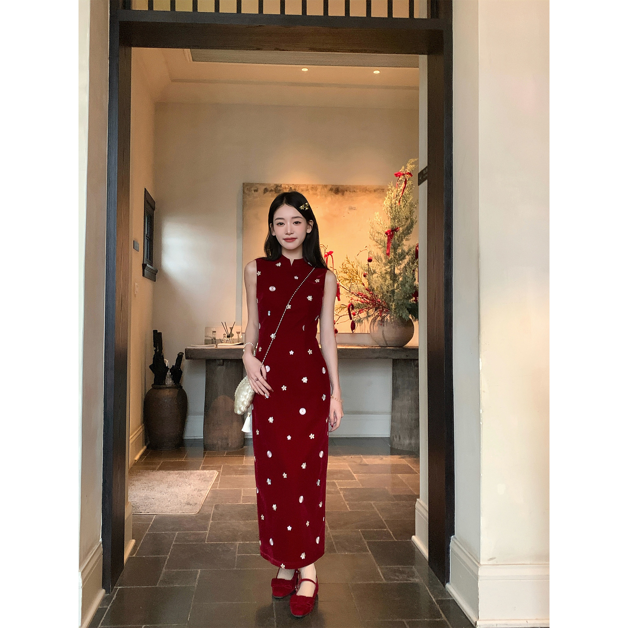 Thecoco 刺绣日常红色旗袍女新款新中式复古修身显瘦优雅无袖长裙