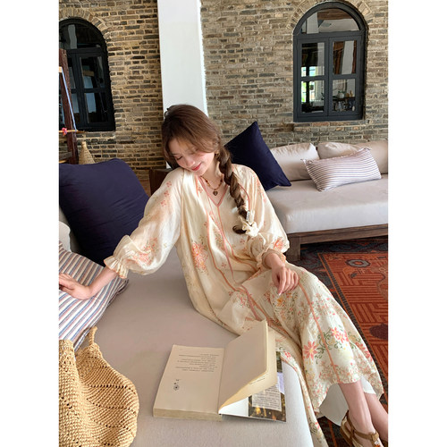 Thecoco 粉杏印花骨条松弛感连衣裙女春夏荷叶边温柔气质v领裙子