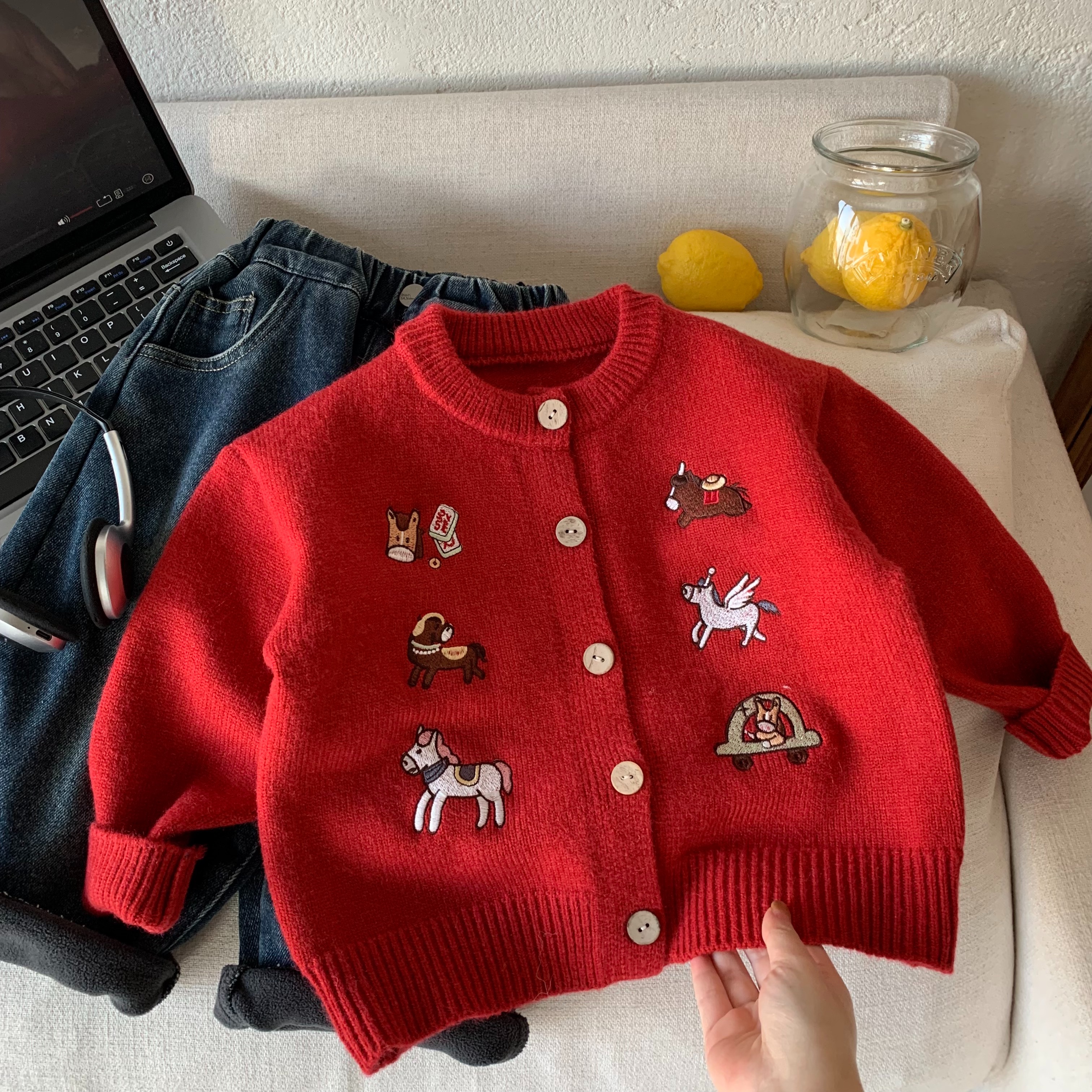 儿童开衫毛衣男女童加厚针织衫2025冬新款宝宝卡通喜庆拜年服外套