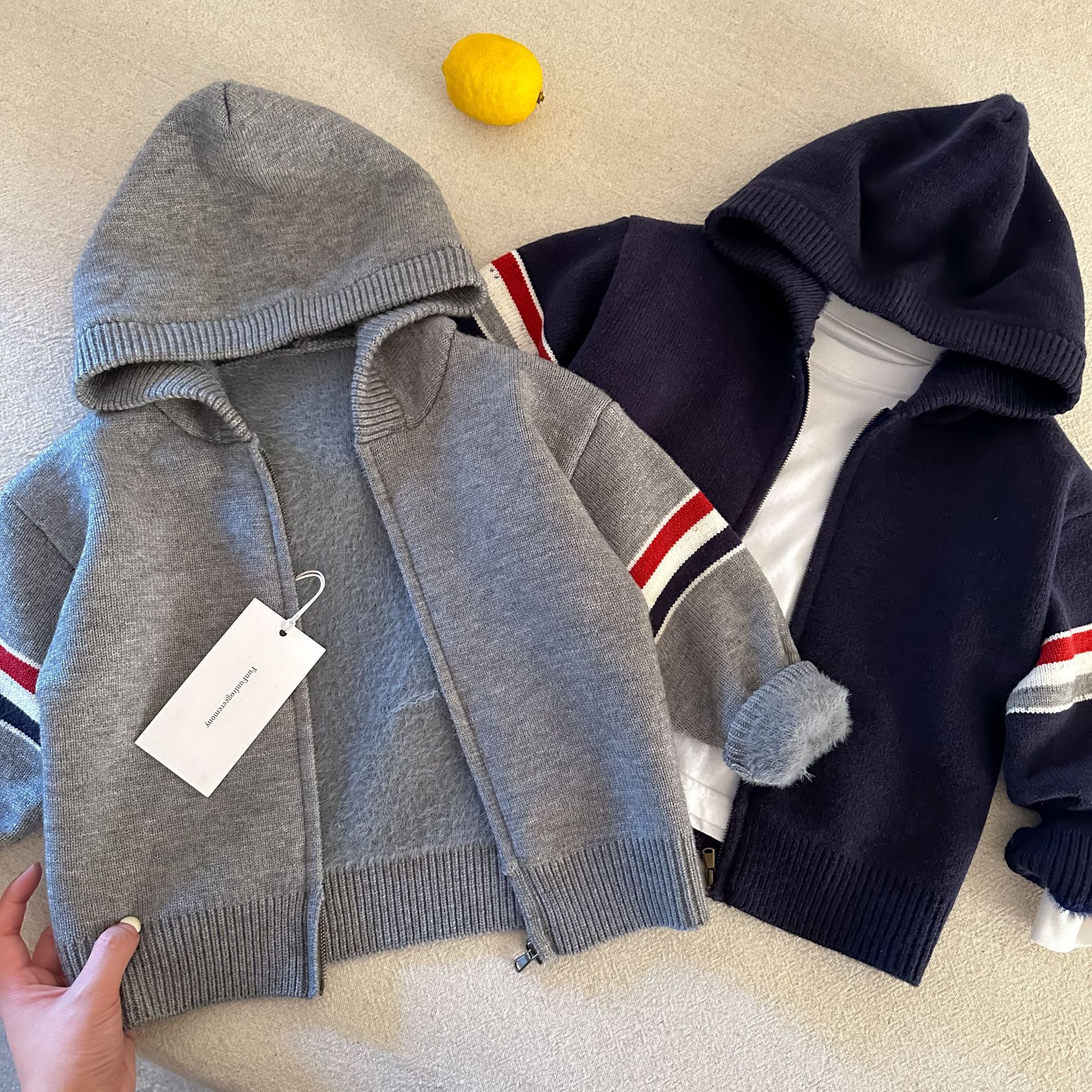 tb儿童连帽外套男女童加绒针织上衣2025冬款宝宝加厚条纹开衫毛衣