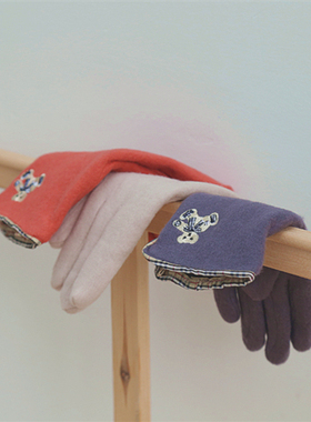 A62  日本超值小物 秋冬保暖 精致小胸刺绣 五指手套