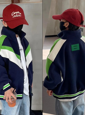 大E小e2024冬季新品儿童一体摇粒绒加厚校园风时尚外套男童28016