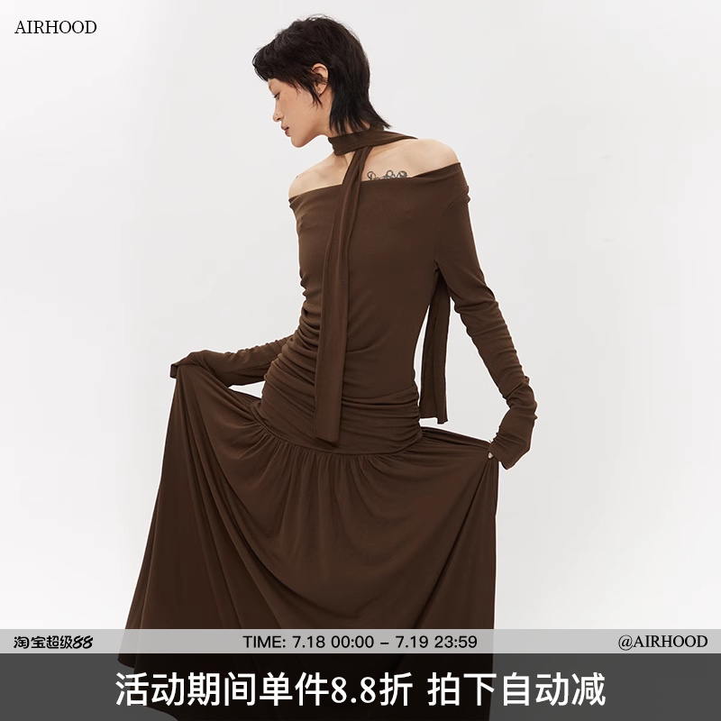 AIRHOOD 2025秋围脖气质长款修身显瘦长袖一字领露肩收腰连衣裙女