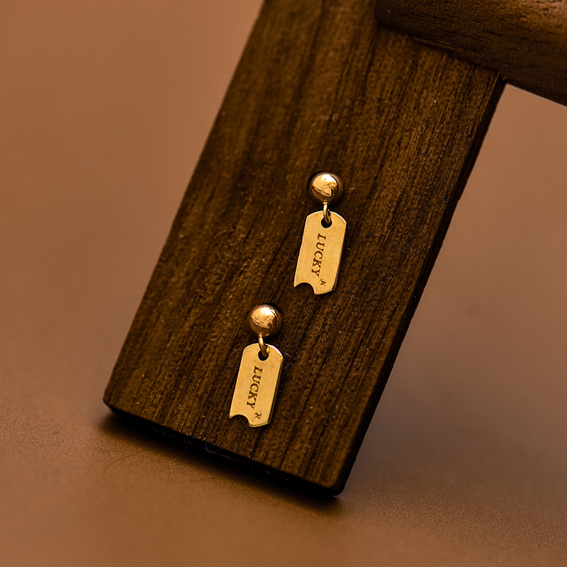 INNORE10k金幸運方牌耳釘