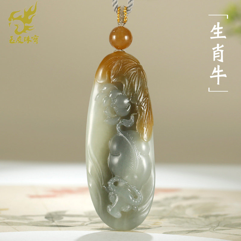 玉友和田玉生肖牛吊坠男女款玉坠糖白青花三色老牛戏水玉石挂件