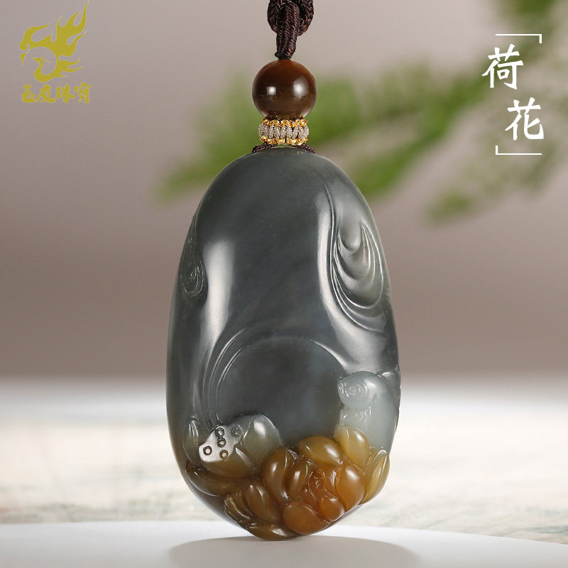 和田玉荷花锦鲤吊坠男款