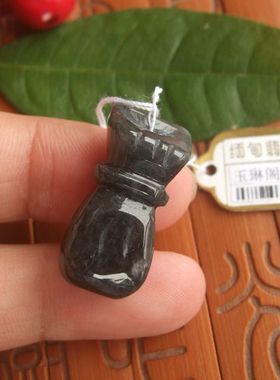 70330玉琳阁 缅甸玉实拍图 天然A货翡翠玉 抽像款招财小钱袋吊坠