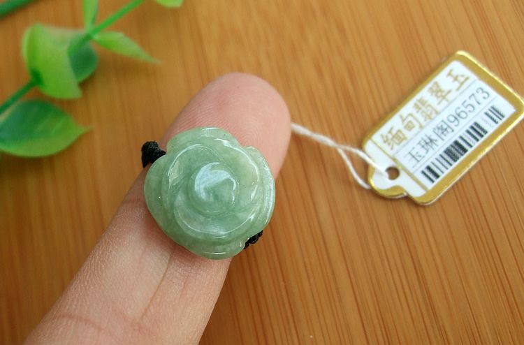 天然a货女款花朵戒指缅甸玉