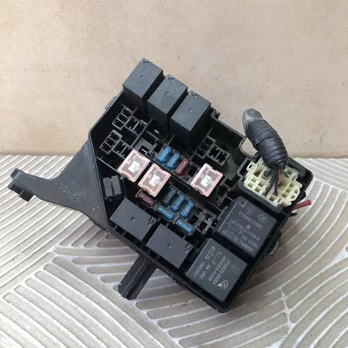 适配智尚s30车身电脑保险丝盒总成中央配电盒智能接线盒 继电器盒