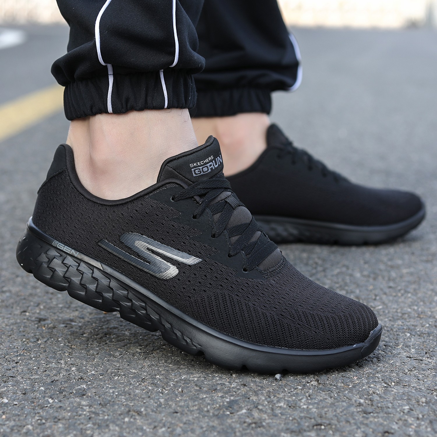 斯凯奇网面透气运动鞋缓震跑步鞋