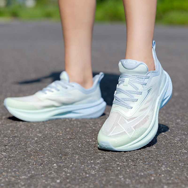 正品特步女鞋一体成型2.0 网面透气运动鞋轻便缓震跑步鞋竞速跑鞋