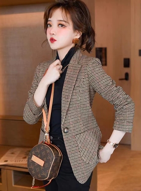 韩版高级感巨好看的格子女士西装外套2025新款韩版休闲秋冬西服