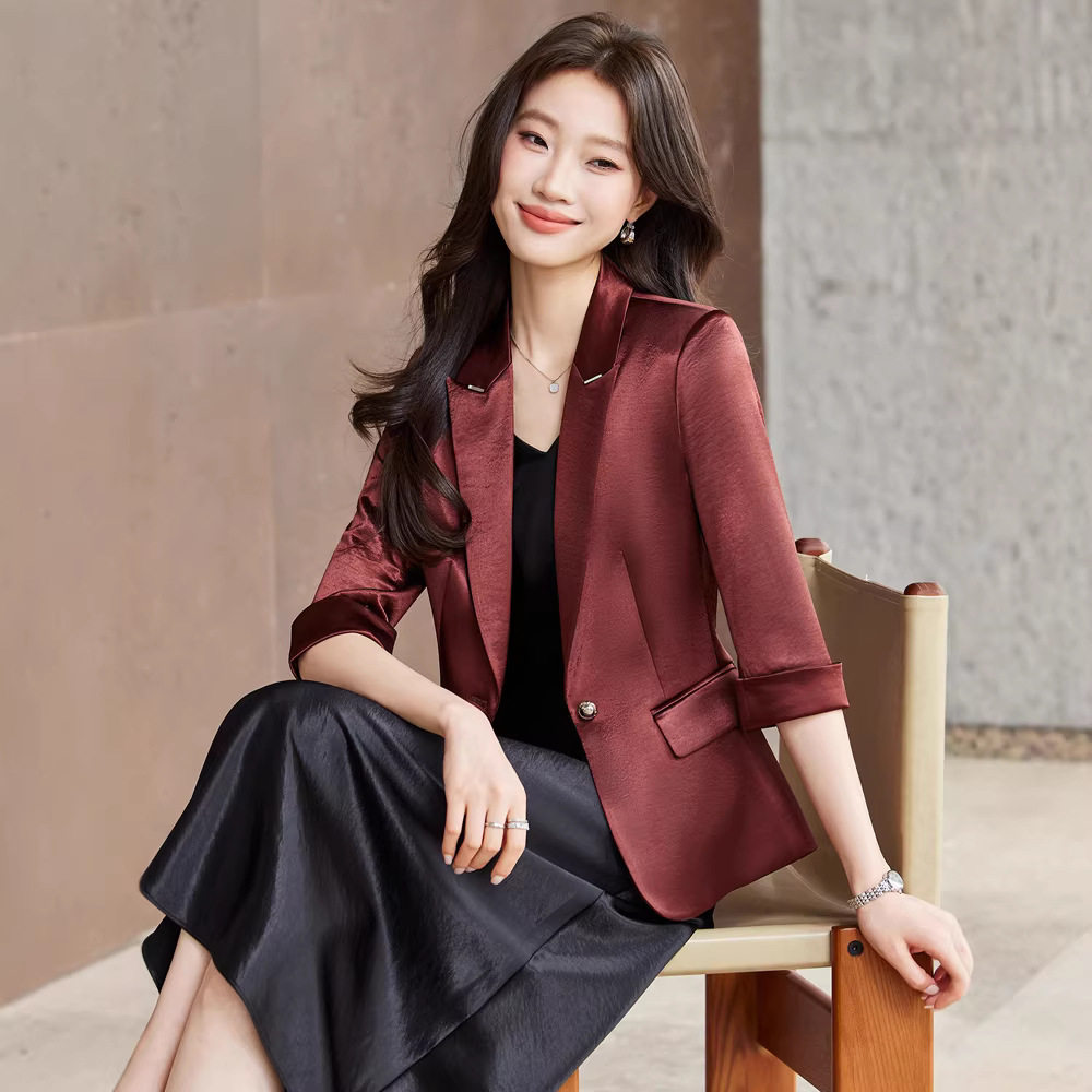 酒红小西装外套女2026春季新款高级感气质修身女神范职业西服上衣