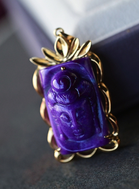 一斤钻戒天然原矿舒俱来吊坠表面光泽明亮18k厚金镶嵌设计精美