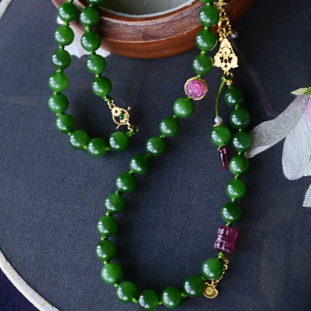 一斤钻戒 天然和田碧玉手链项链 老坑菠菜绿 油脂感强 18K金碧玺