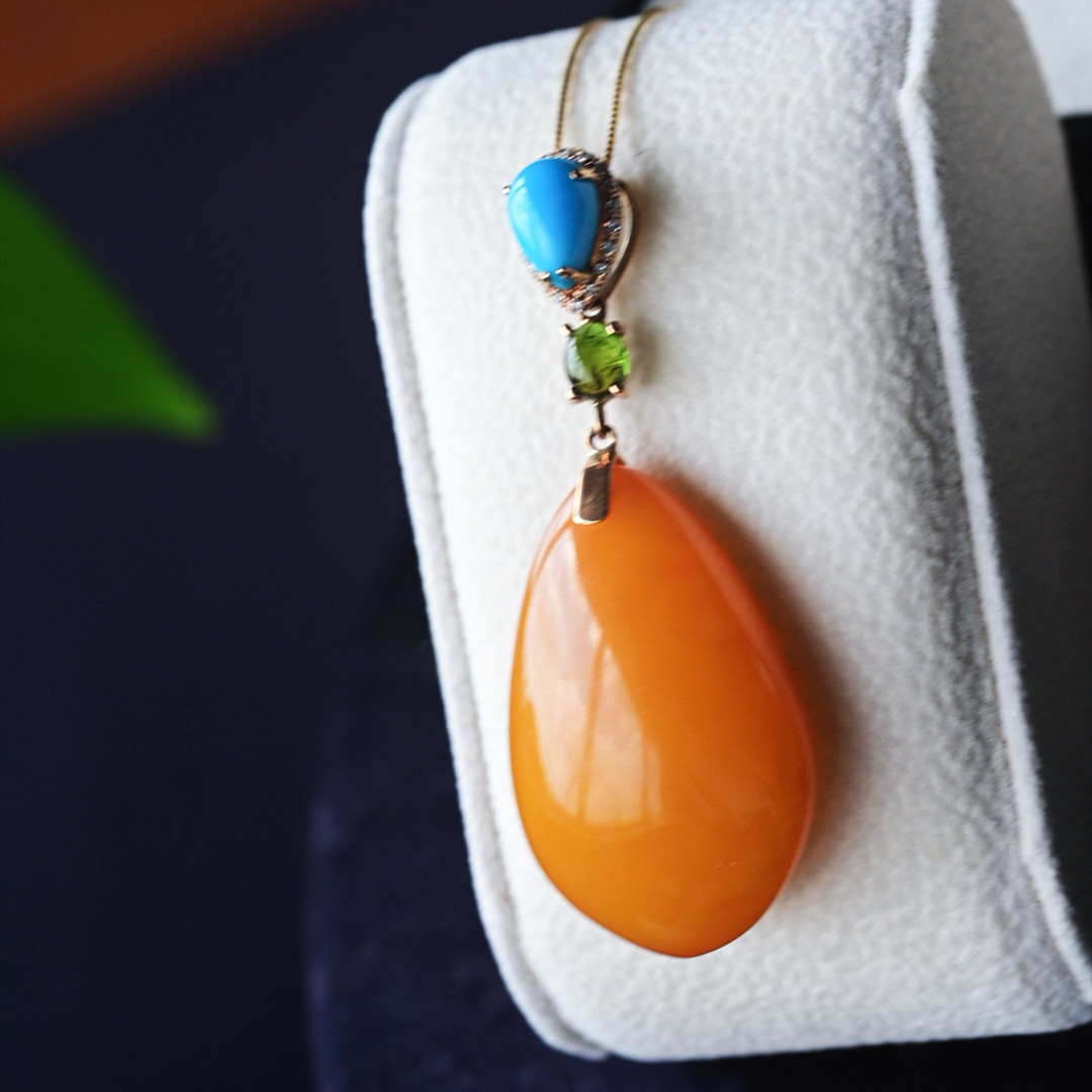 一斤钻戒 天然蜜蜡大蛋面吊坠 蜡感色厚 18K金碧玺美人松石配饰,珠宝/钻石/翡翠,颈饰,淘宝优惠券,粉丝福利购,淘宝优惠卷