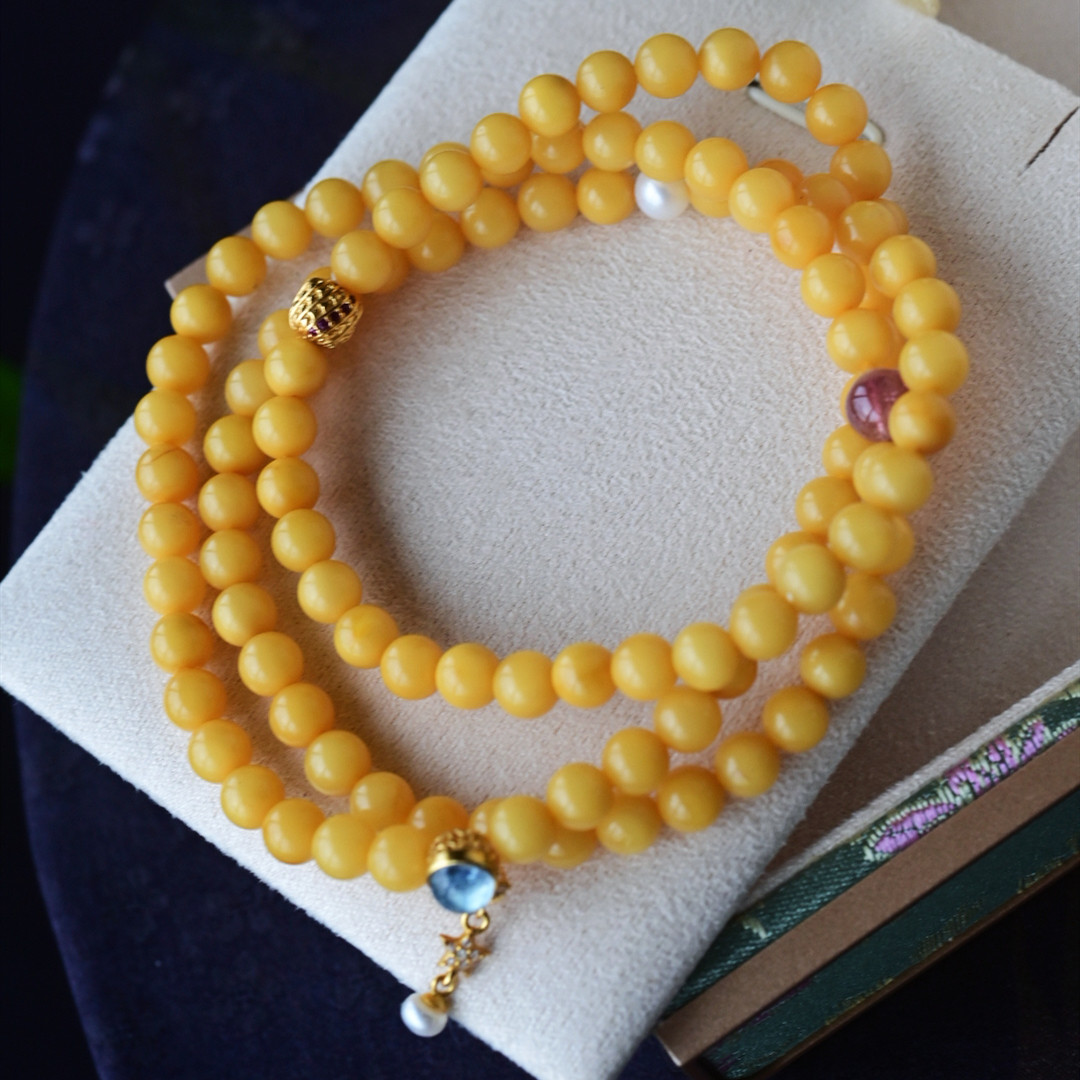 一斤钻戒 天然原矿蜜蜡珠手链项链 色泽明快 搭配上银镶嵌海蓝宝