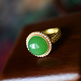 一斤钻戒 天然和田碧玉戒指 苹果绿无杂无裂 18K金 港码圈口15