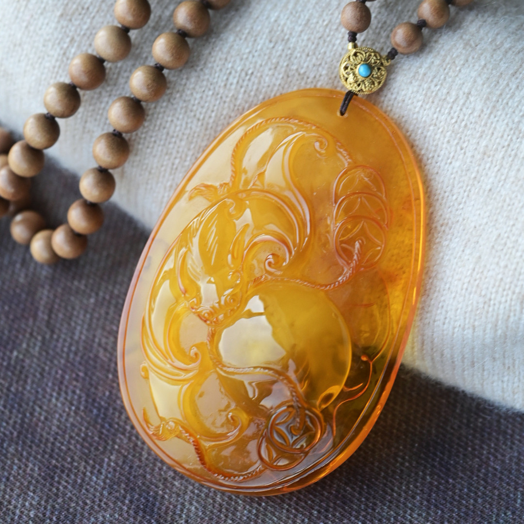 一斤钻戒 天然蜜蜡吊坠搭配老山檀珠链 蜡感色厚 18K金绿松石配饰