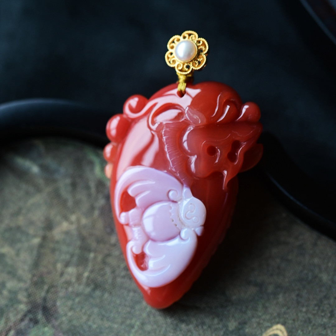 一斤钻戒 天然保山原矿南红吊坠 红白料 俏色分明 18k金镶嵌珍珠