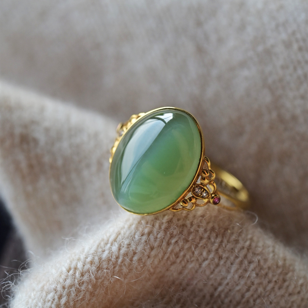 一斤钻戒 天然和田猫眼碧玉戒指 颜色鲜亮均匀 18K金 气质百搭