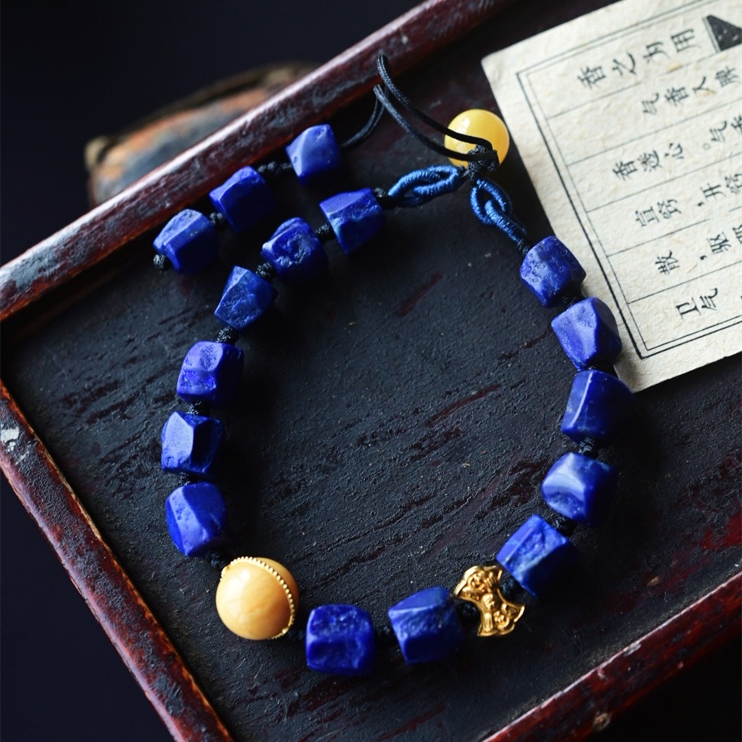 一斤钻戒 天然原矿青金石手链 随型料 高艳高蓝 18K金蜜蜡配饰