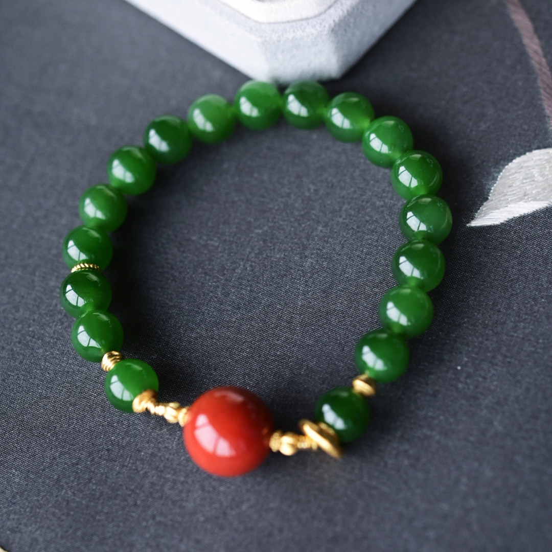 一斤钻戒 天然和田碧玉手链 色阳油润 基本无黑点 18K金 南红大珠