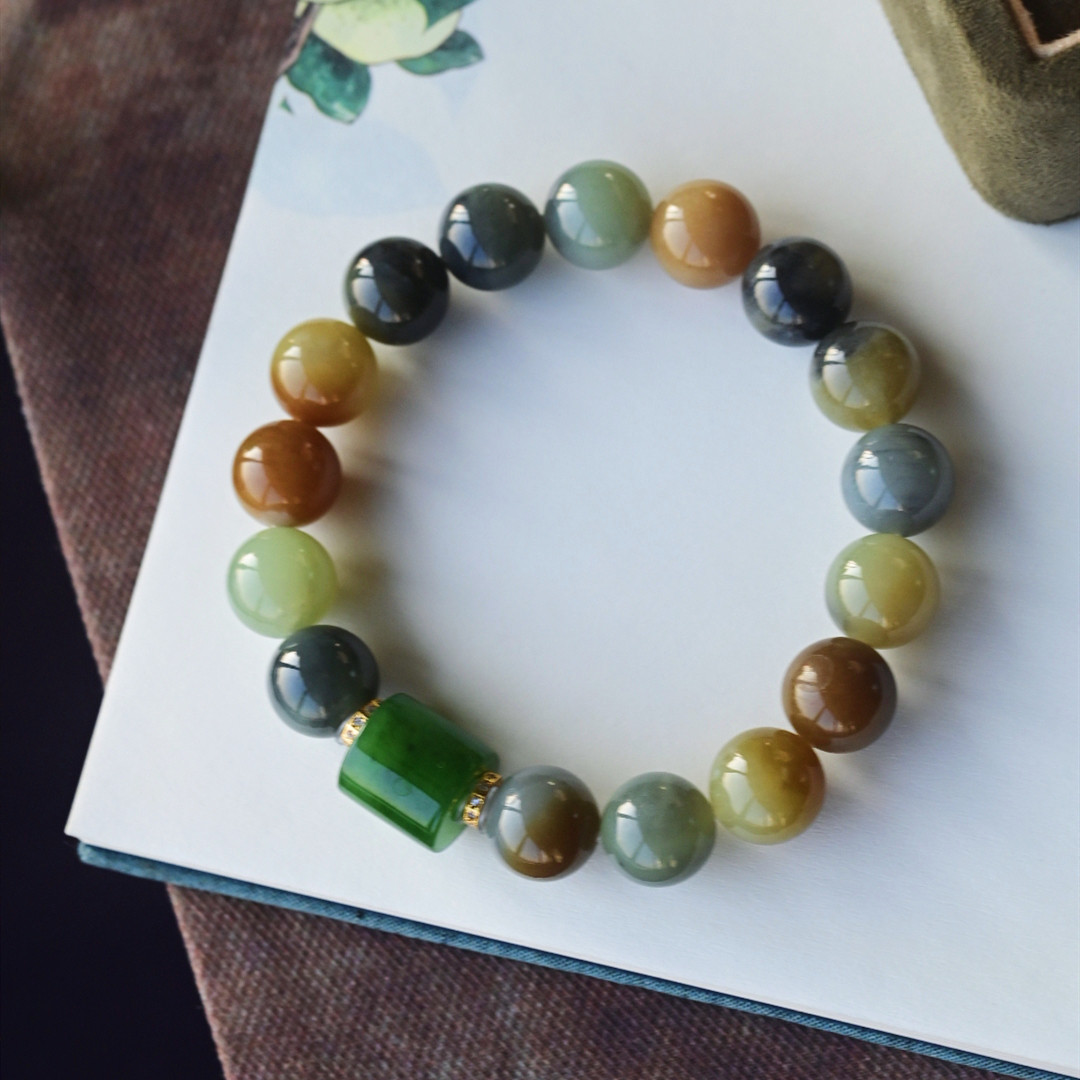 一斤钻戒 天然和田玉手串 楼兰料 珠子油润细腻 925银碧玉配饰