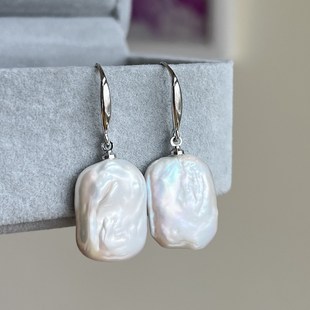 稀有独特 极亮丝滑纯白 天然异形巴洛克珍珠耳环 片状 1.9cm