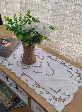 F109手绣长方桌旗白色麻质70*29cm