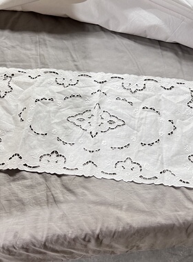 F315 手绣长方桌旗白色麻质35x80cm