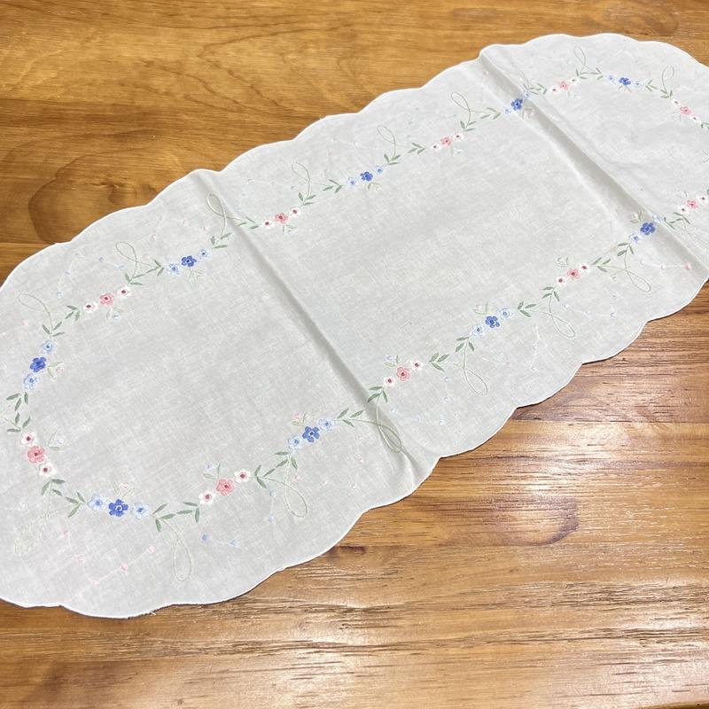 Z118  白色彩花椭圆长桌旗 85x35cm有氧化