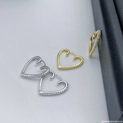 欧比雅比气质百搭高级感轻奢温柔可爱时尚精致爱心耳扣耳环15619