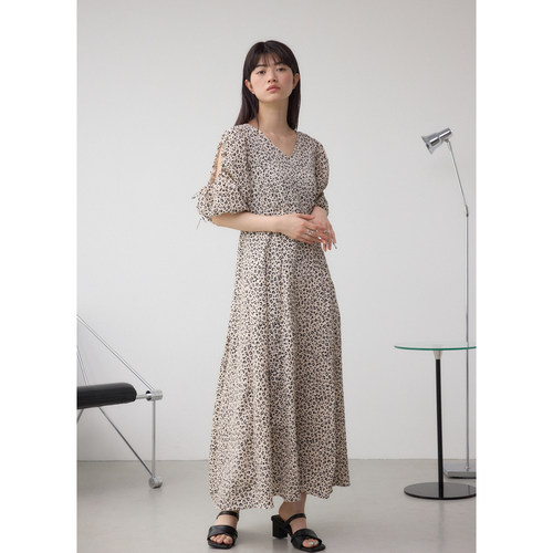 夏季甜美V领挖肩褶皱肌理连衣裙