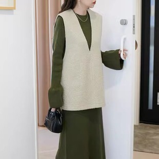 日单品牌秋冬新款 优雅气质氛围感深V领毛圈呢子马甲女31906 时尚