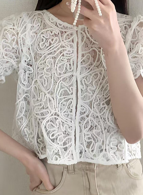 日单春夏新款甜美减龄圆领三粒扣松紧中袖透视蕾丝衬衫29886