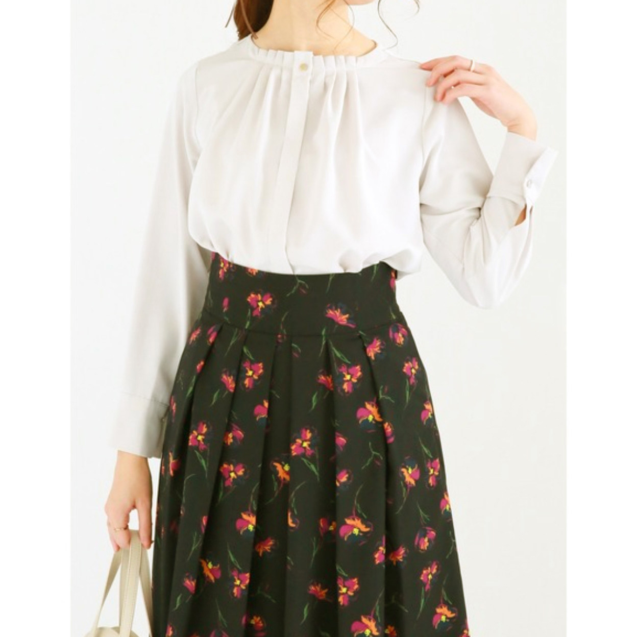 日单品牌techi春夏新款简约百褶圆领隐形扣长袖雪纺衫衬衫女32495