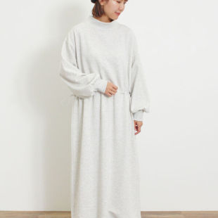 日单S 休闲百搭中领松紧收腰薄绒开叉卫衣连衣裙28689 M2秋冬新品